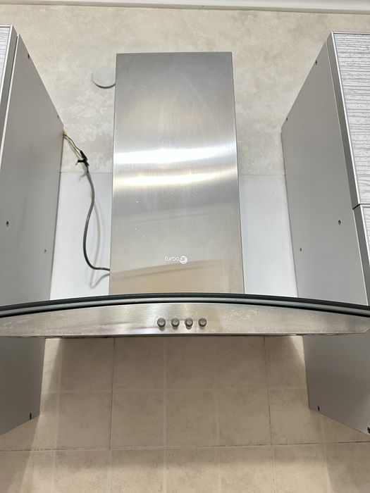 Вытяжка в отличном состоянии!