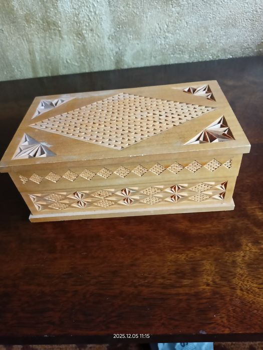 Шкатулка деревянная для украшений