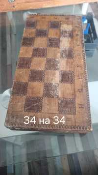 Стар дървен шах .