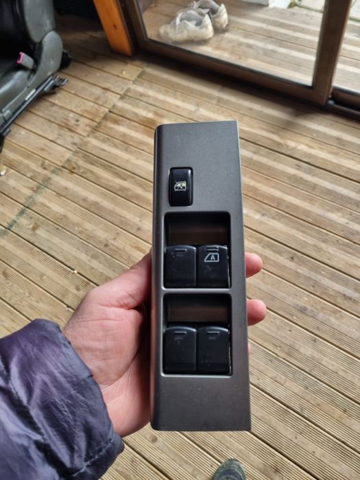 Vand scaun de nissan navara d40 2008 cu volanu pe partea dreapta