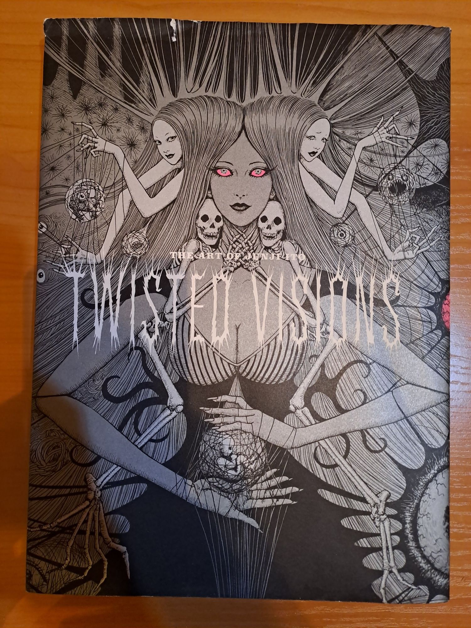 Албум на Junji Ito - Twisted Visions