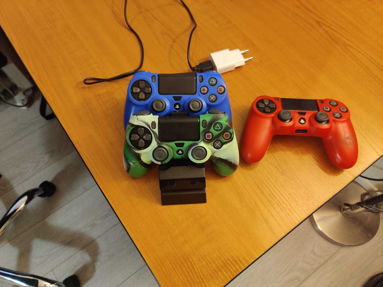 Playstation 4 slim със стойка, 3 контролера, зарядно и игри