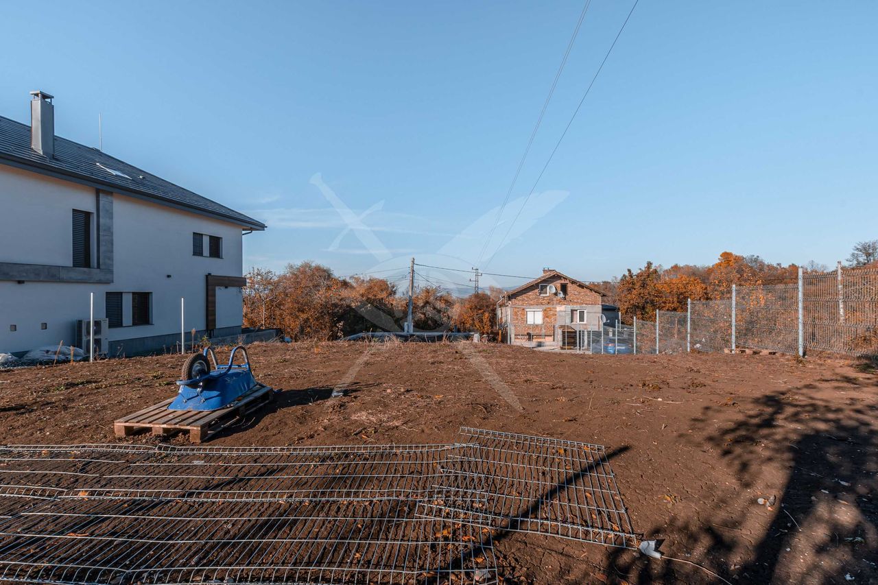 Продава се Парцел в с. Герман, Област София-град - 539 кв.м за 212 €/кв.м - Снимка #1