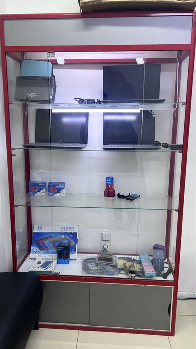Продам витрины срочно