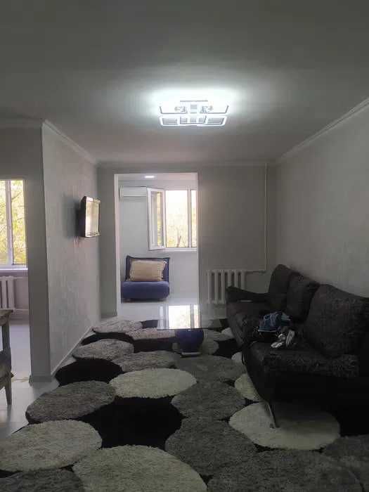 СРОЧНО !! Продается квартира в Яшнабаде 2/3/4 ( 46 кв/м ) Дубовой
