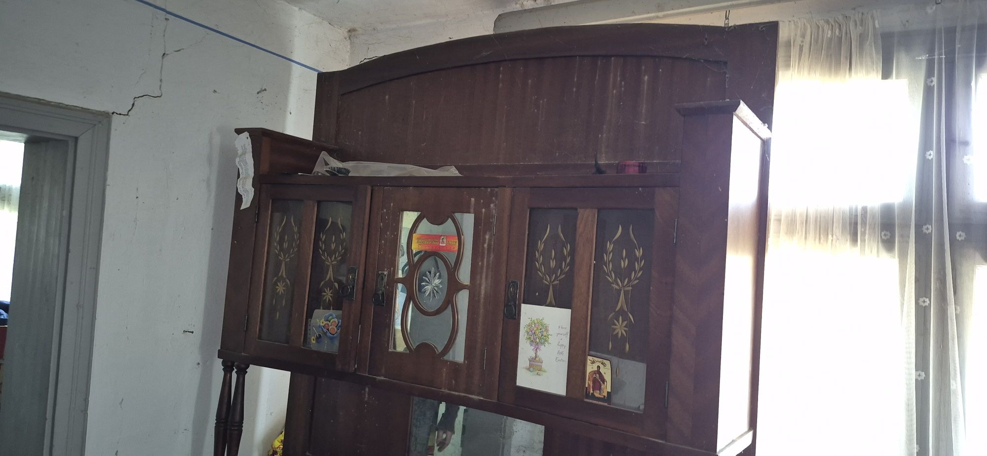 Vând mobila clasică dulap Credence,cuier Lambrini1925,noptiere etc