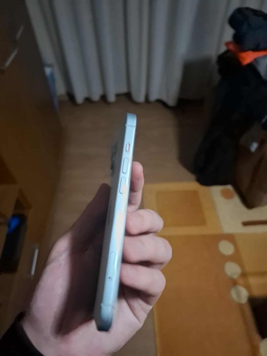 Продавам Iphone 15 256GB Blue