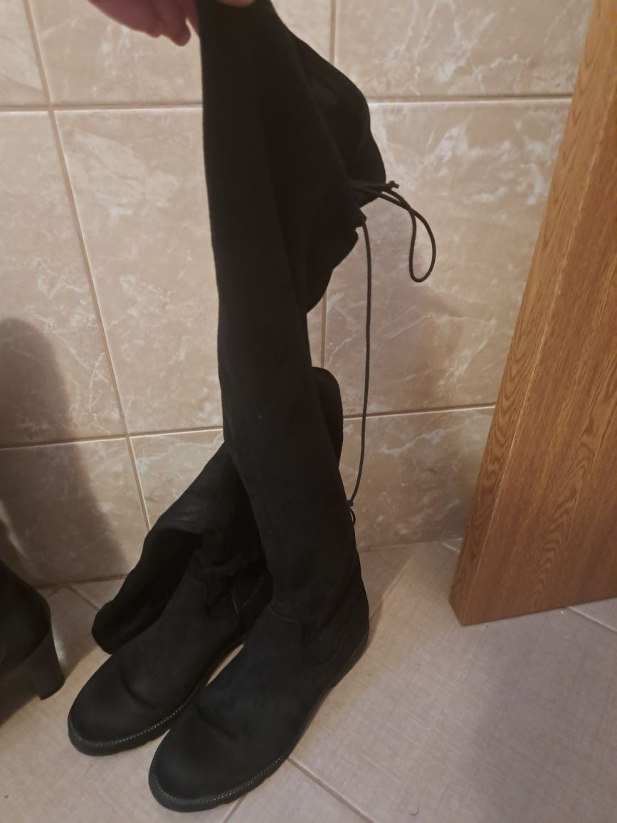 Vând cizme și ghete din piele ,preț 150lei ,mărimea 40 ,în stare bună.