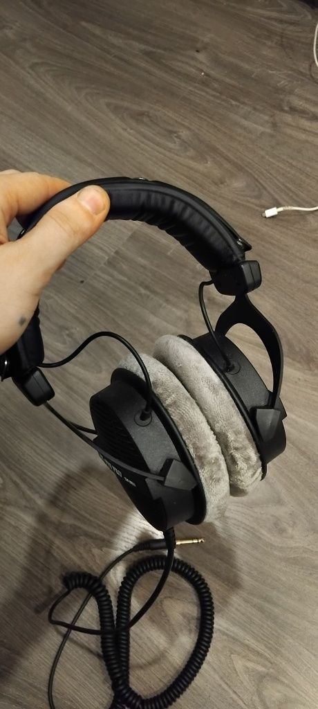 Продам студийные наушники beyerdynamic DT 990 Pro 250 om