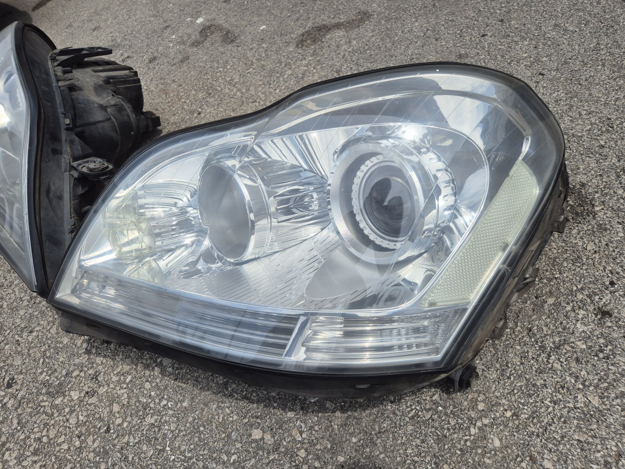 Завиващи фарове Мерцедес ГЛ Х164 Face Lift ляв десен фар Mercedes GL