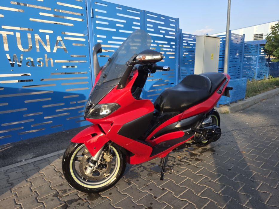 Gilera Nexus 500 – scuter sport-touring, puternic și confortabil