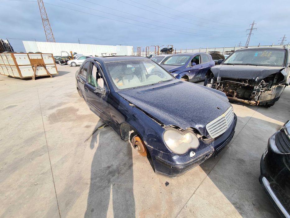 Dezmembram MercedesBenz w203