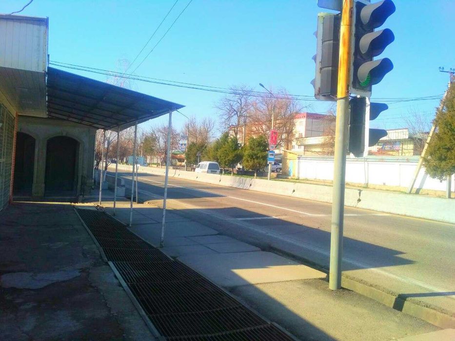 Йул юзида  1- линия 4.35 сотик 4 хонали Ховли Бизнесга, Уйга  Сотилади