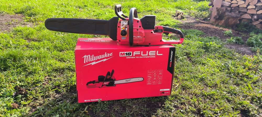 Vând sau schimb Fierăstrău pe acumulator milwaukee ultim model