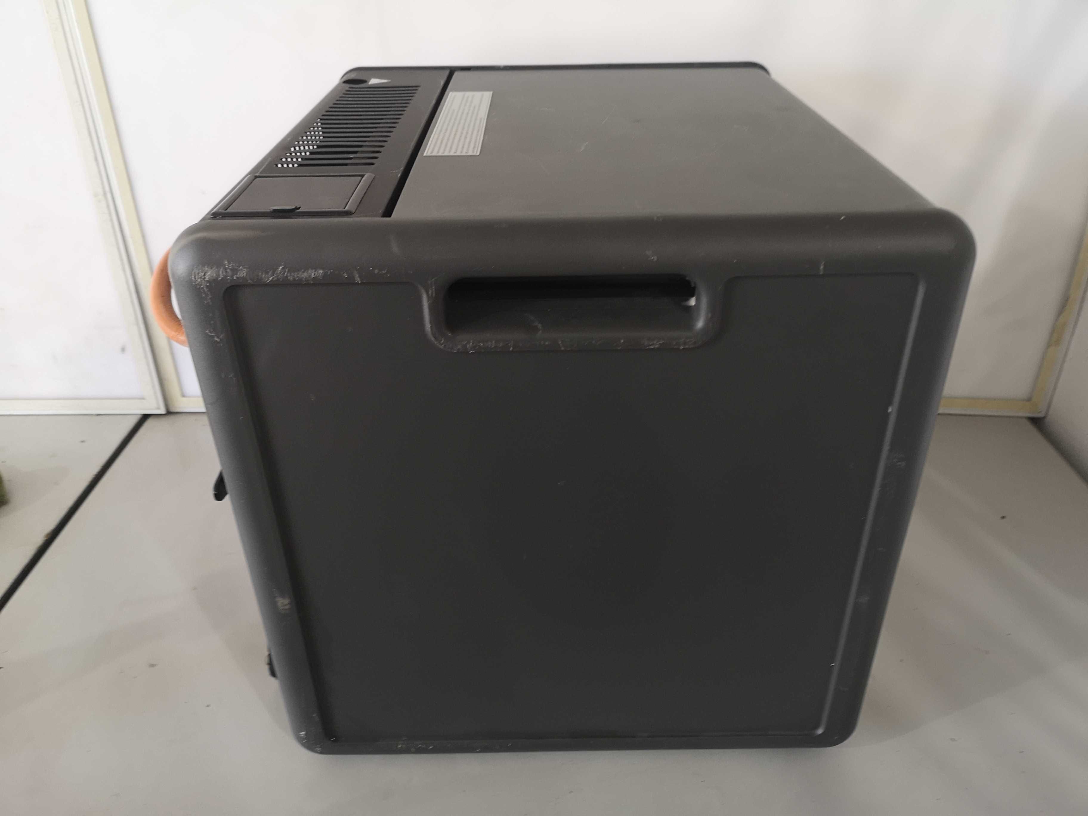 Хладилник на ток и газ - Quest 220V/12V 41L