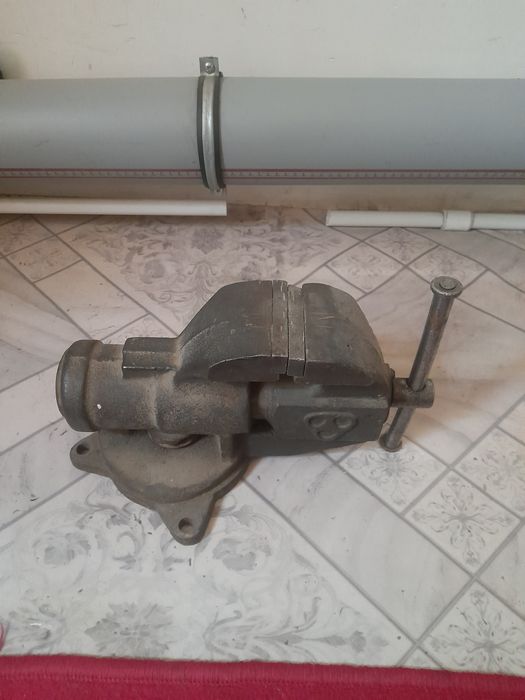 Продаются тиски в рабочем состоянии.