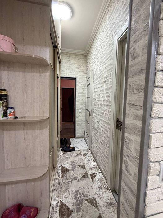 Продаётся Чиланзар Ц 2комн 2этаж. М. Чиланзар.