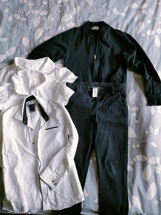 Школьные брюки, рубашка , поло футболки и обувь