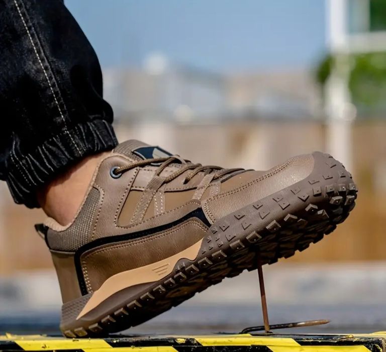 Продам спец обувь кроссовки модные