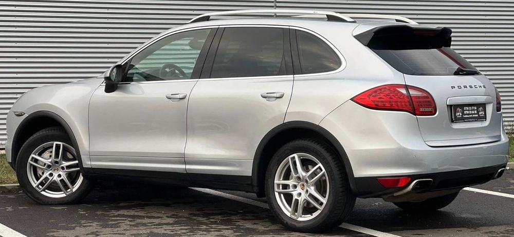 Vand Porsche Cayenne 3.0D CHRONO 4x4 fabricatie 2012 impecabila urgent