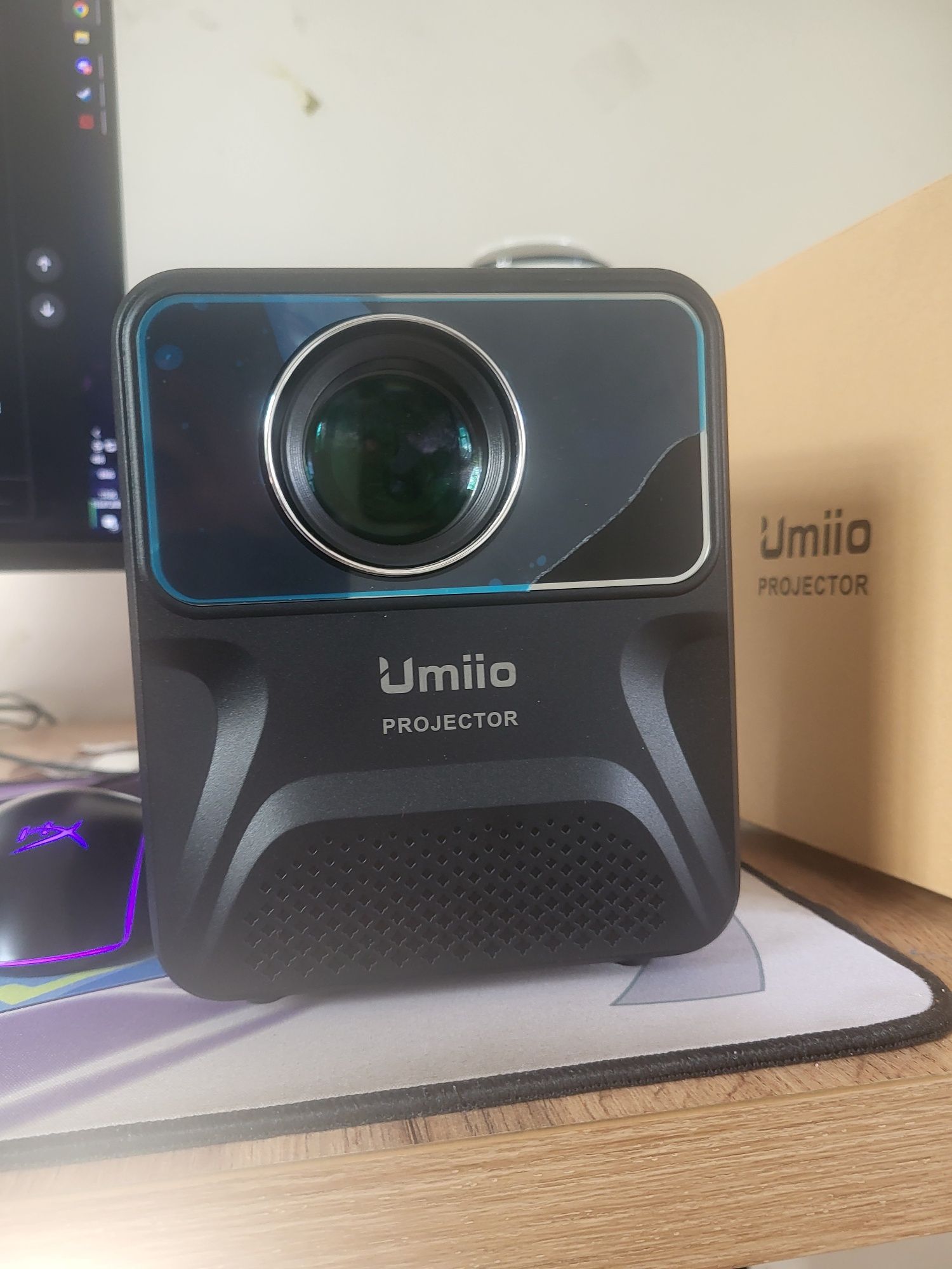 Проектор Umiio в идеальном состоянии
