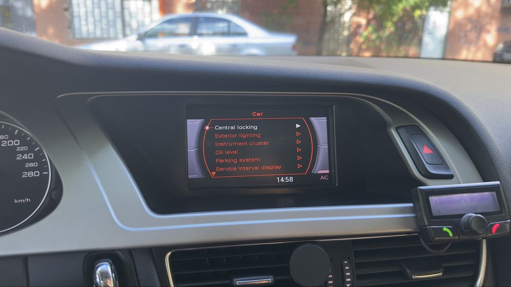 Дисплей за мултимедия Audi A4 B8