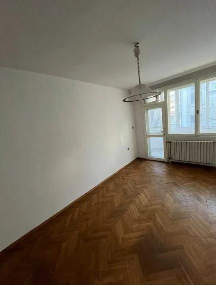 Тристаен апартамент в Центъра на Бургас