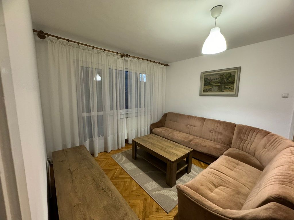 Închiriez apartament 3 camere