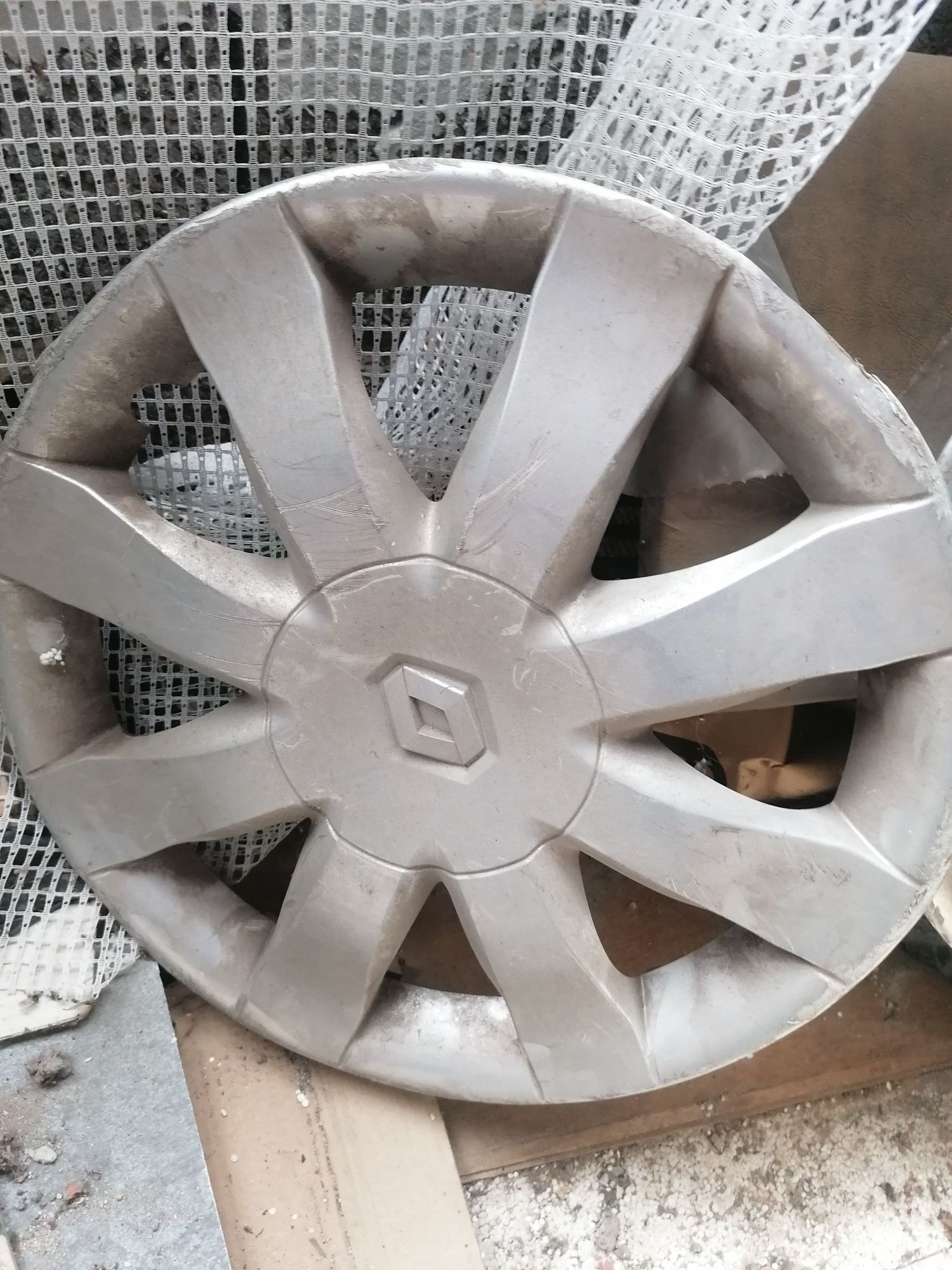 Два броя тасове за Renault 15