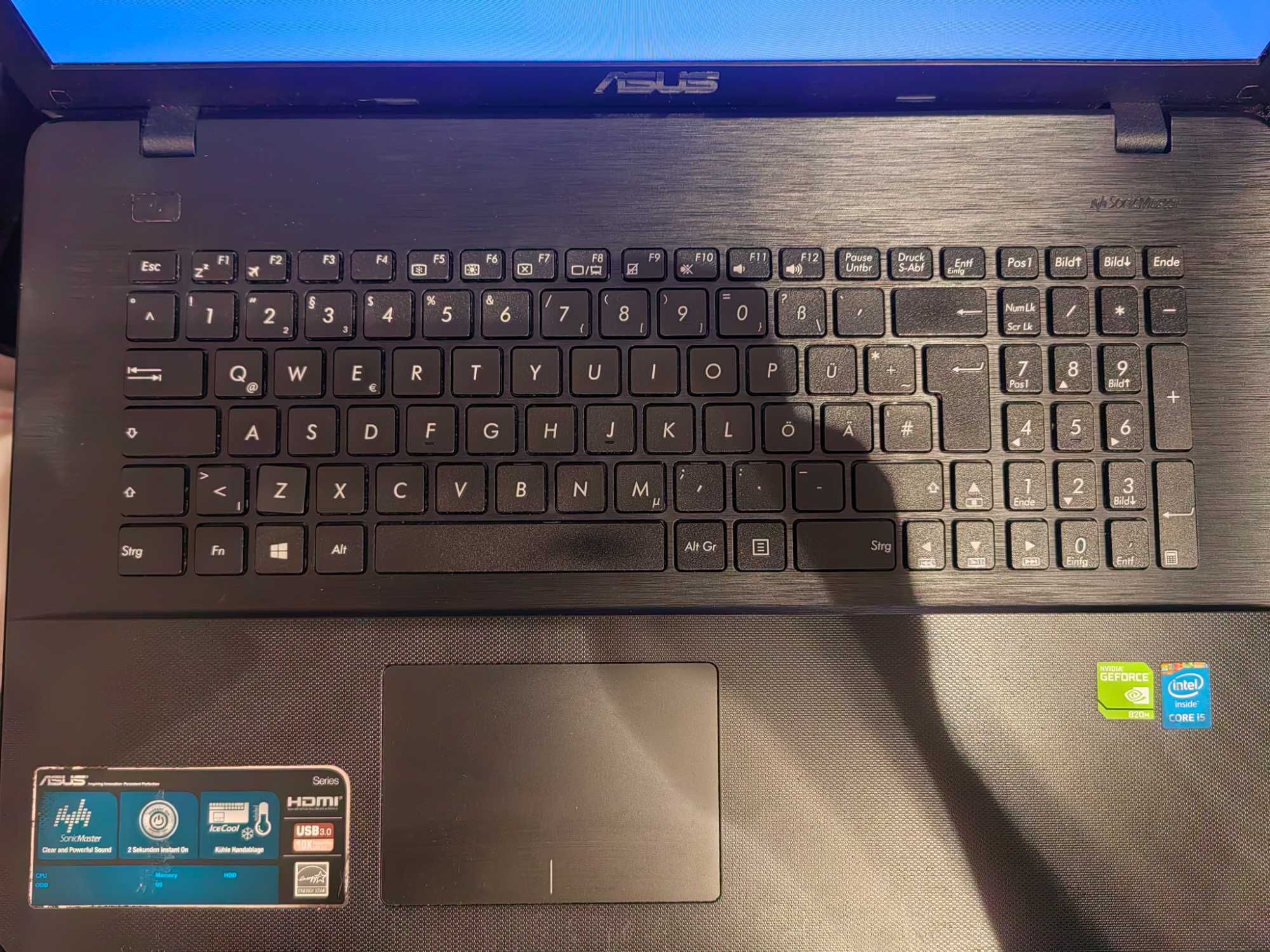 Лаптоп Asus F751L 17инчов /i5/8Ram/1tb/