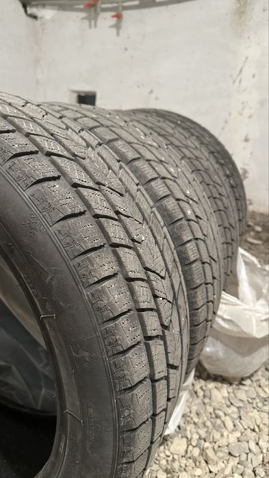 Зимние шины срочно продается.