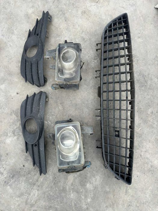 proiectoare ceata grila centrala bara fata Opel Astra H GTD 2004–2010