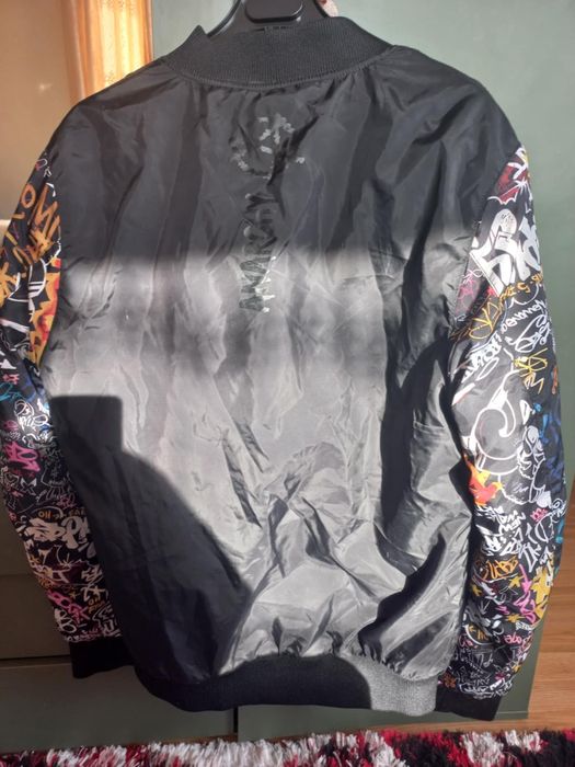 Vând geacă calitate.