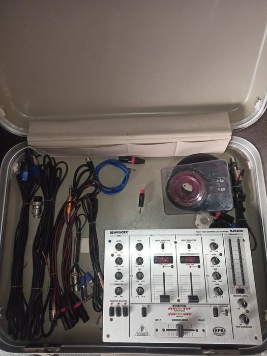 Усилитель, колонки, пульт, микрофон, стабилизат,стойка и т.