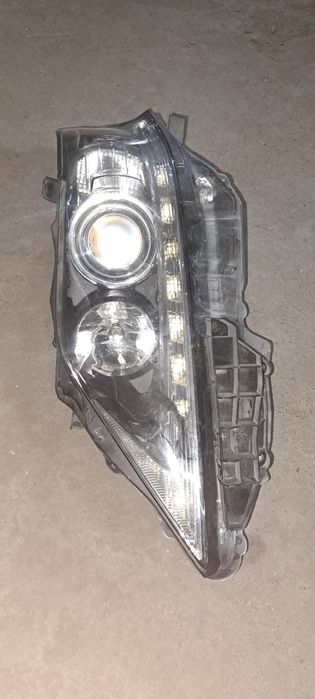 Продам левую переднию фару для  Lexus RX270