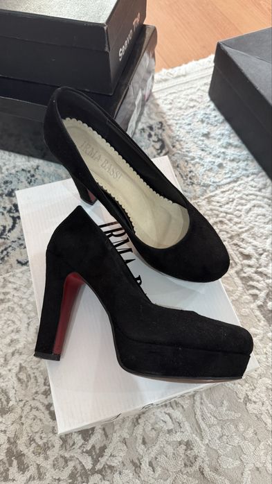 Продам замшевые туфли