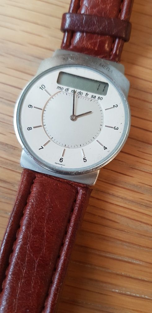 Часовник за китка Junghans Mega