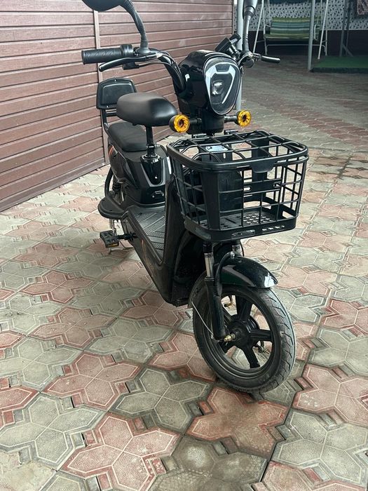 Продам  электрический скутер срочно возможно торг