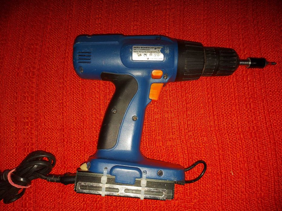 Bormasina --- Masina de gaurit si insurubat, 220 V