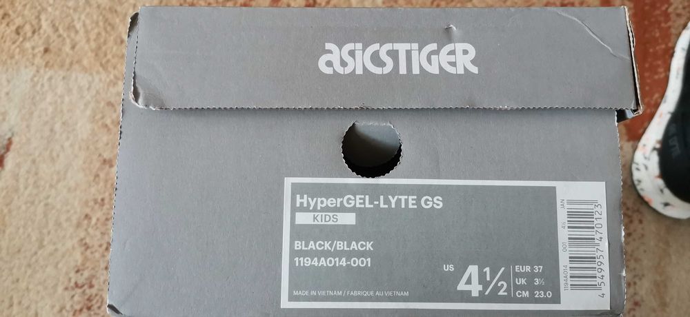 Нови детски маратонки Asics, 35 номер