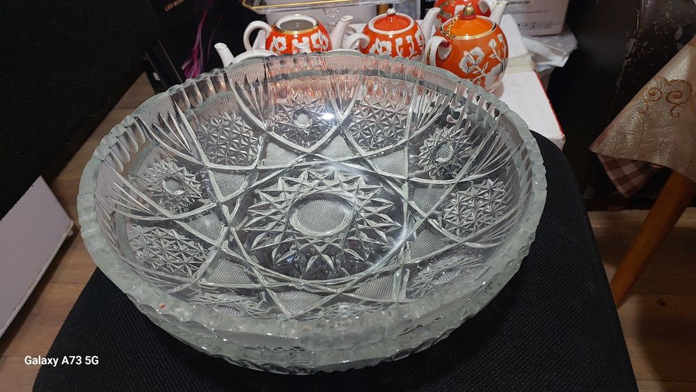 Хрусталь идишлар сотилади, хамаси 800 000 сум