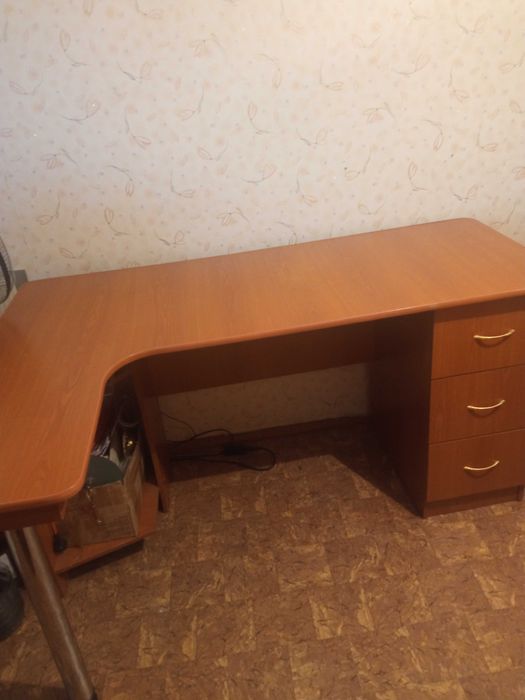 Стол компьютерный