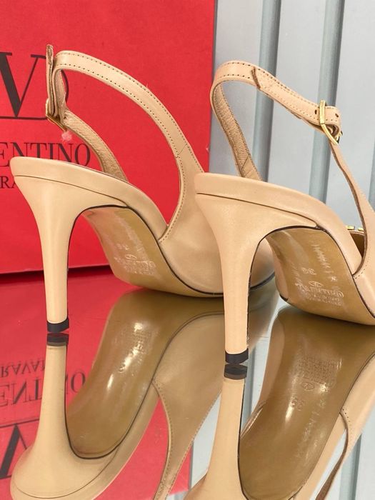 Pantofi-sandale Valentino colecția noua Piele naturală 100%