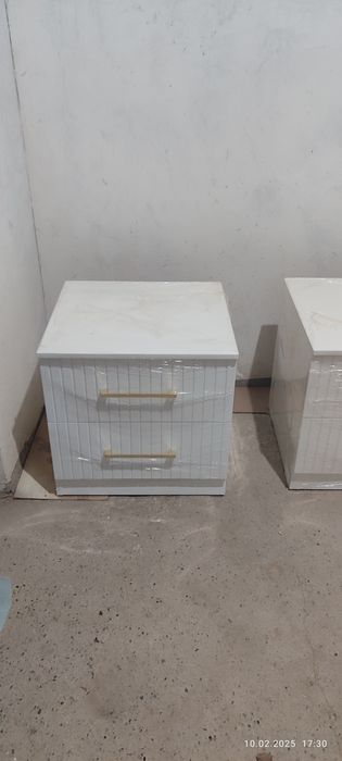 Прикроватная тумбочка