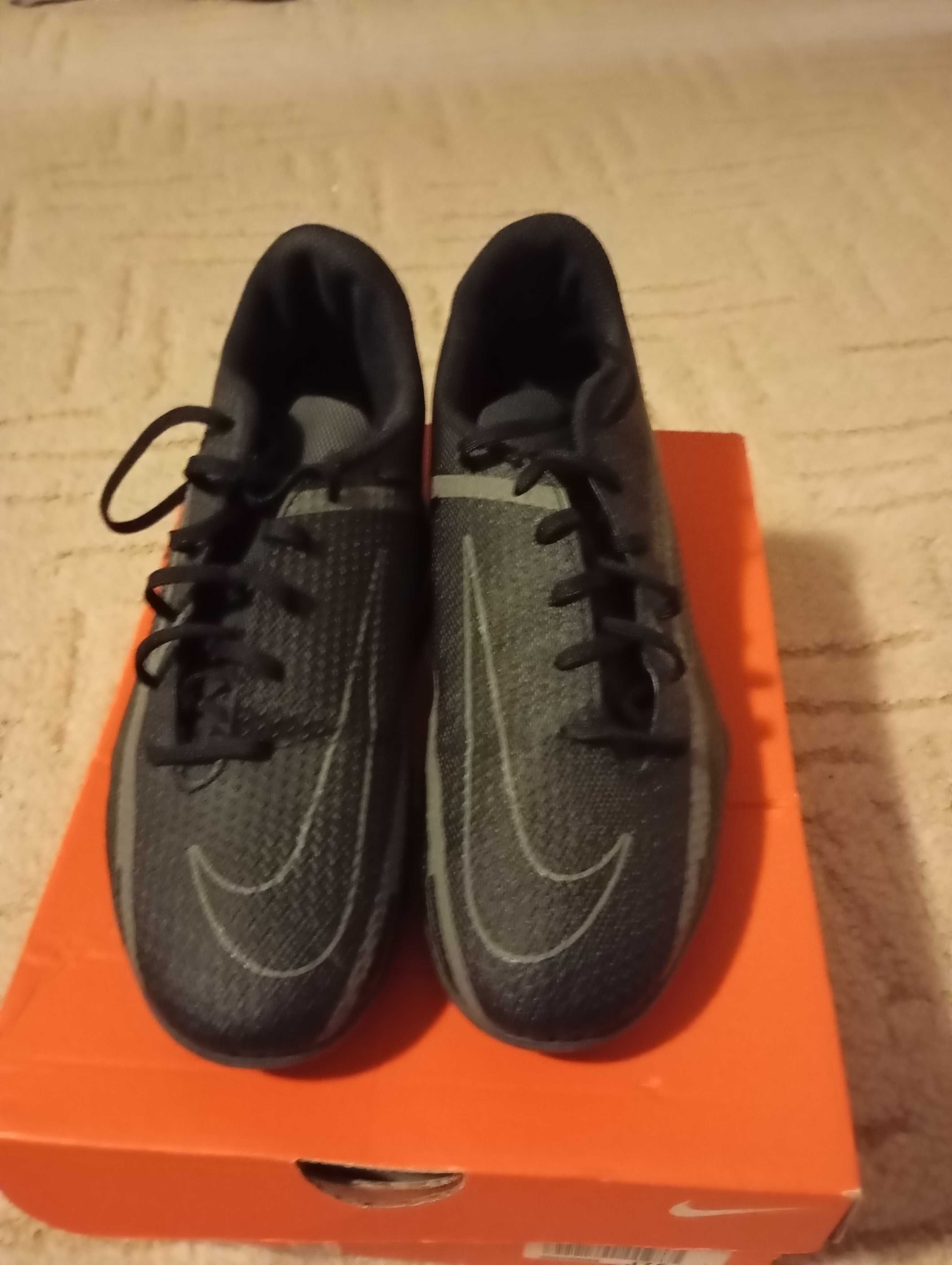 Nike бутонки 39 номер