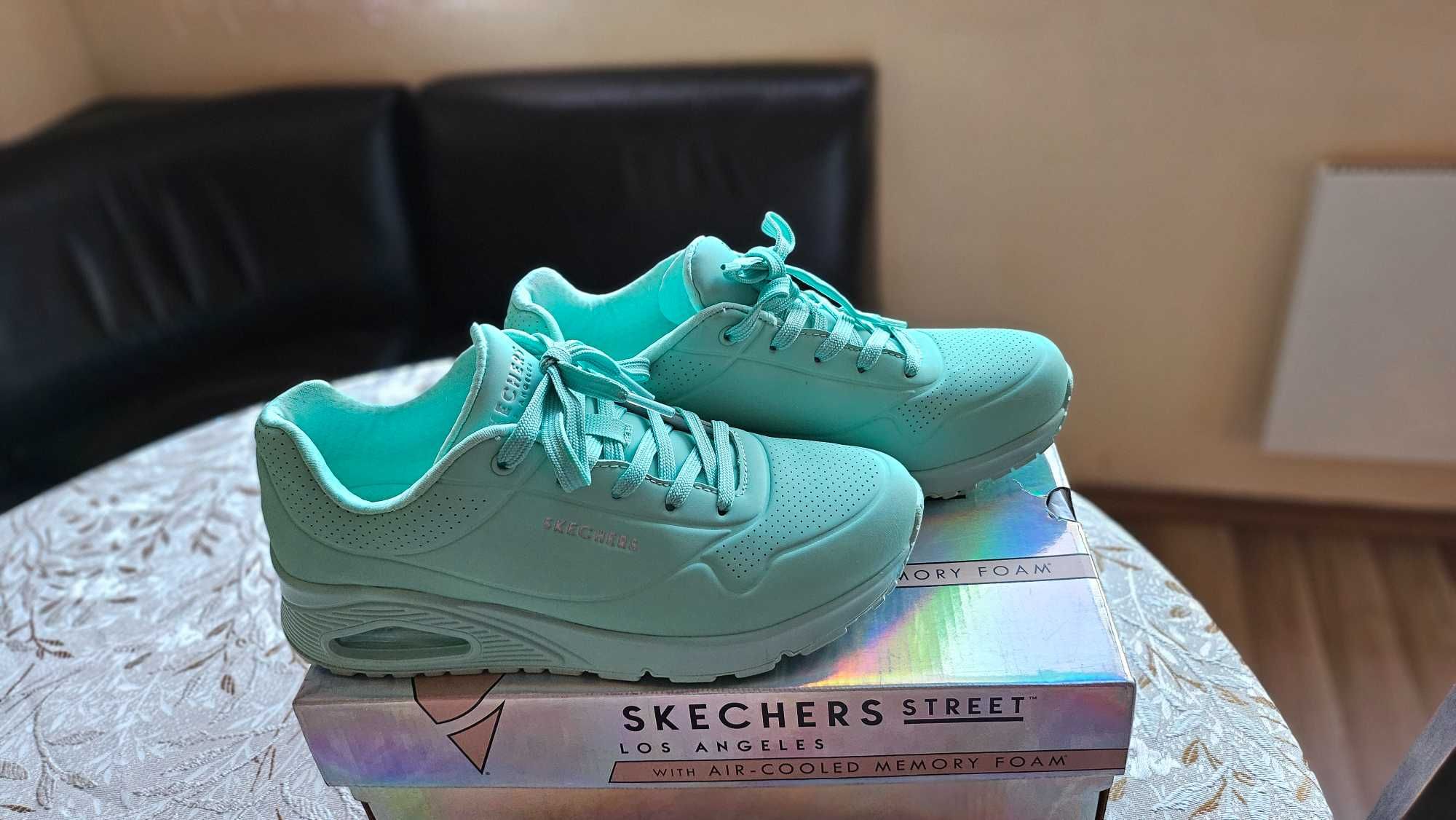 Продавам SKETCHERS street Los Angeles