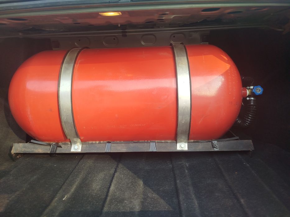 Продается свой газ балон на 100 литров , полный комплек, 4 поколение т