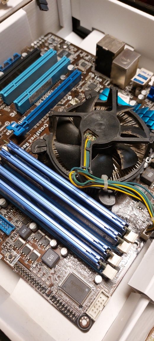 De vânzare placa de bază +procesor +ram