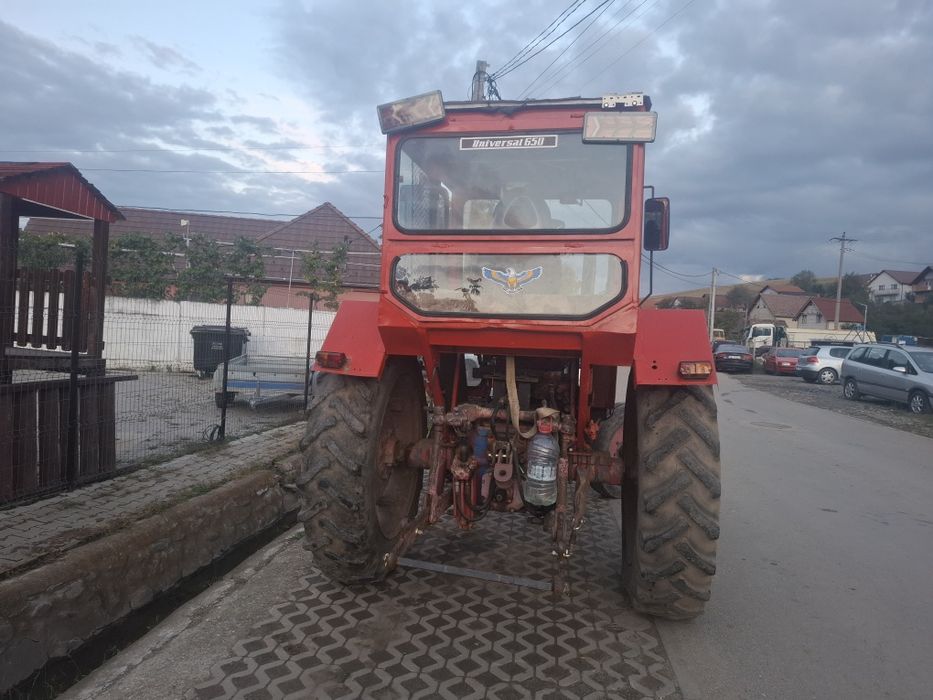 Vând tractor 650