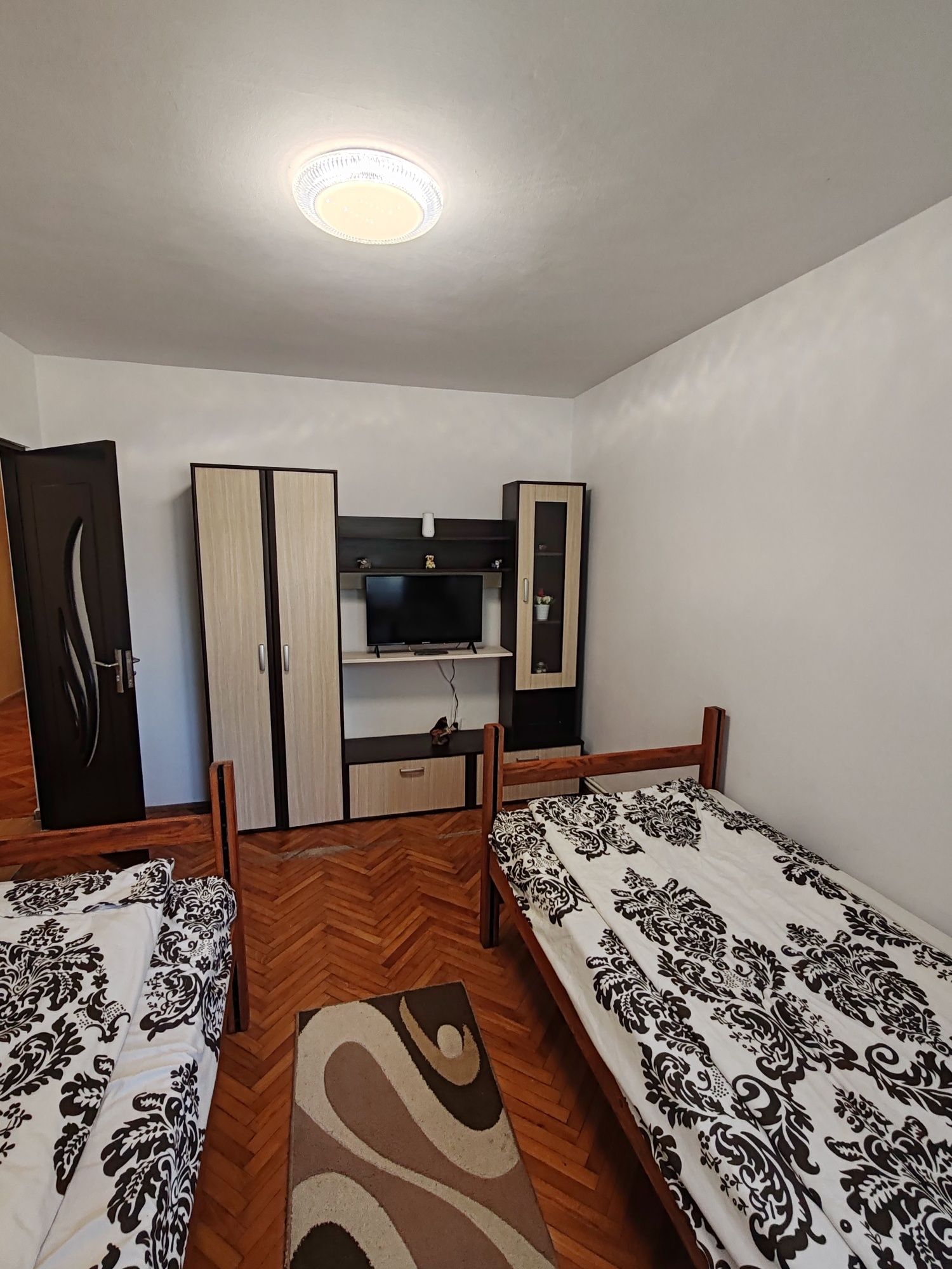 Inchiriez  apartament și pt muncitori